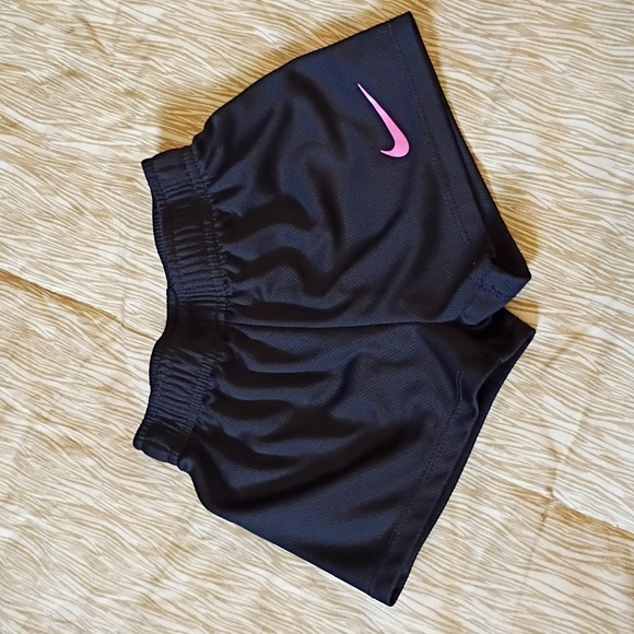 Nike Toddler Girl Pink Tee and Black Shorts Set Size 24M - Picture 6 of 9